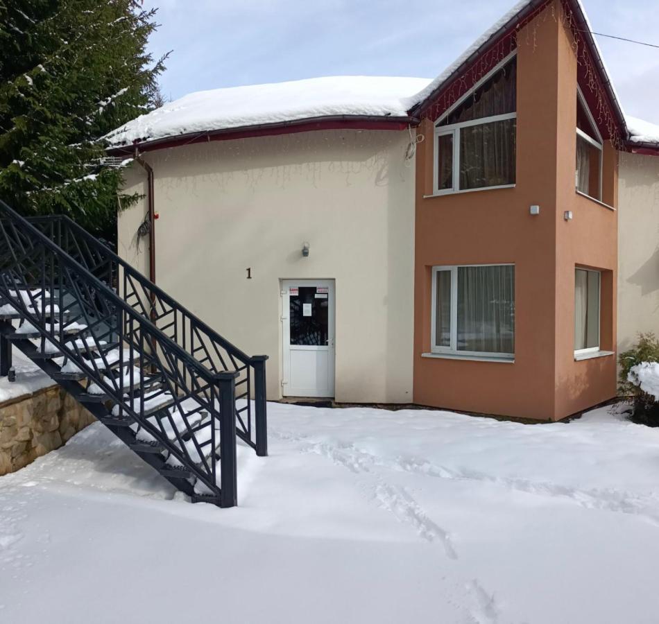 Postoyalyi Dvir Otel Yablunytsia Dış mekan fotoğraf